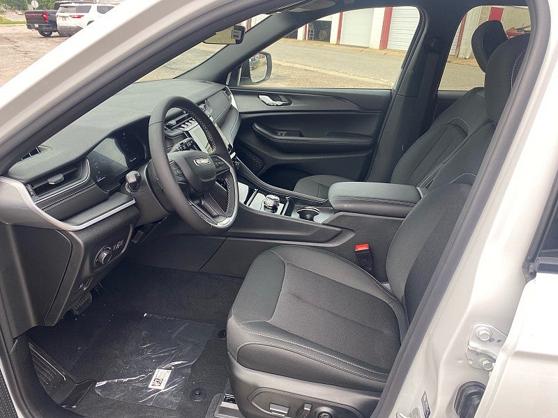 2026 Jeep Grand Cherokee GRAND CHEROKEE LAREDO X 4X4