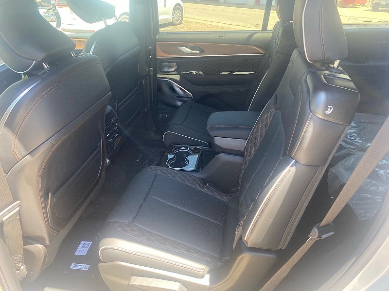 2026 Jeep Grand Cherokee GRAND CHEROKEE L SUMMIT 4X4