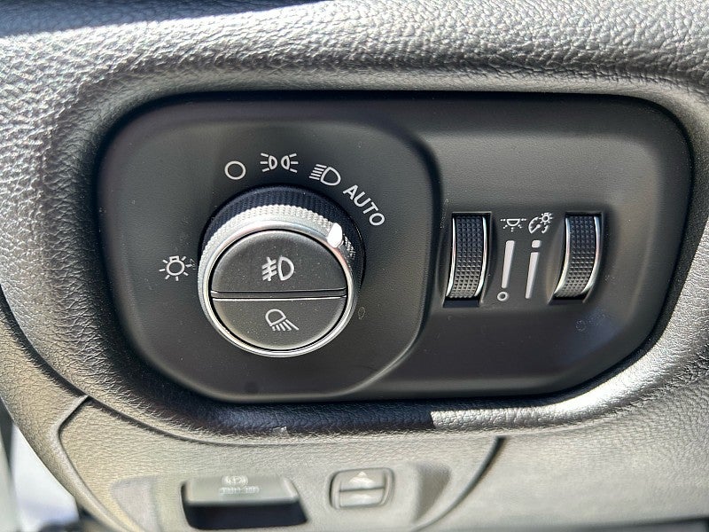 2025 RAM 1500 Big Horn Crew Cab 4x4 5'7' Box