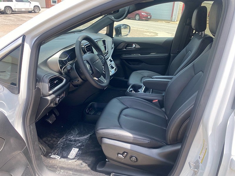 2027 Chrysler Pacifica PACIFICA SELECT AWD