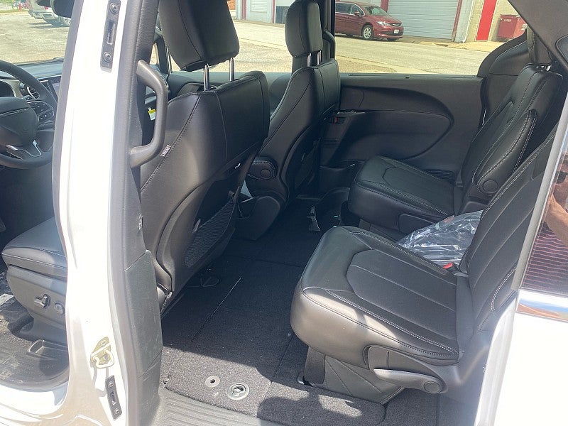 2027 Chrysler Pacifica PACIFICA SELECT AWD