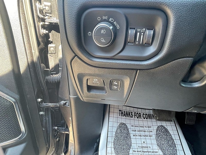 2026 RAM 1500 Laramie Crew Cab 4x4 5'7' Box